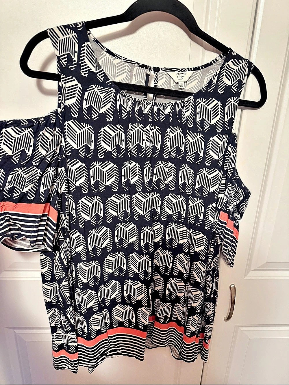 Crown & Ivy Geometric Tank Top in Black & White Size XL